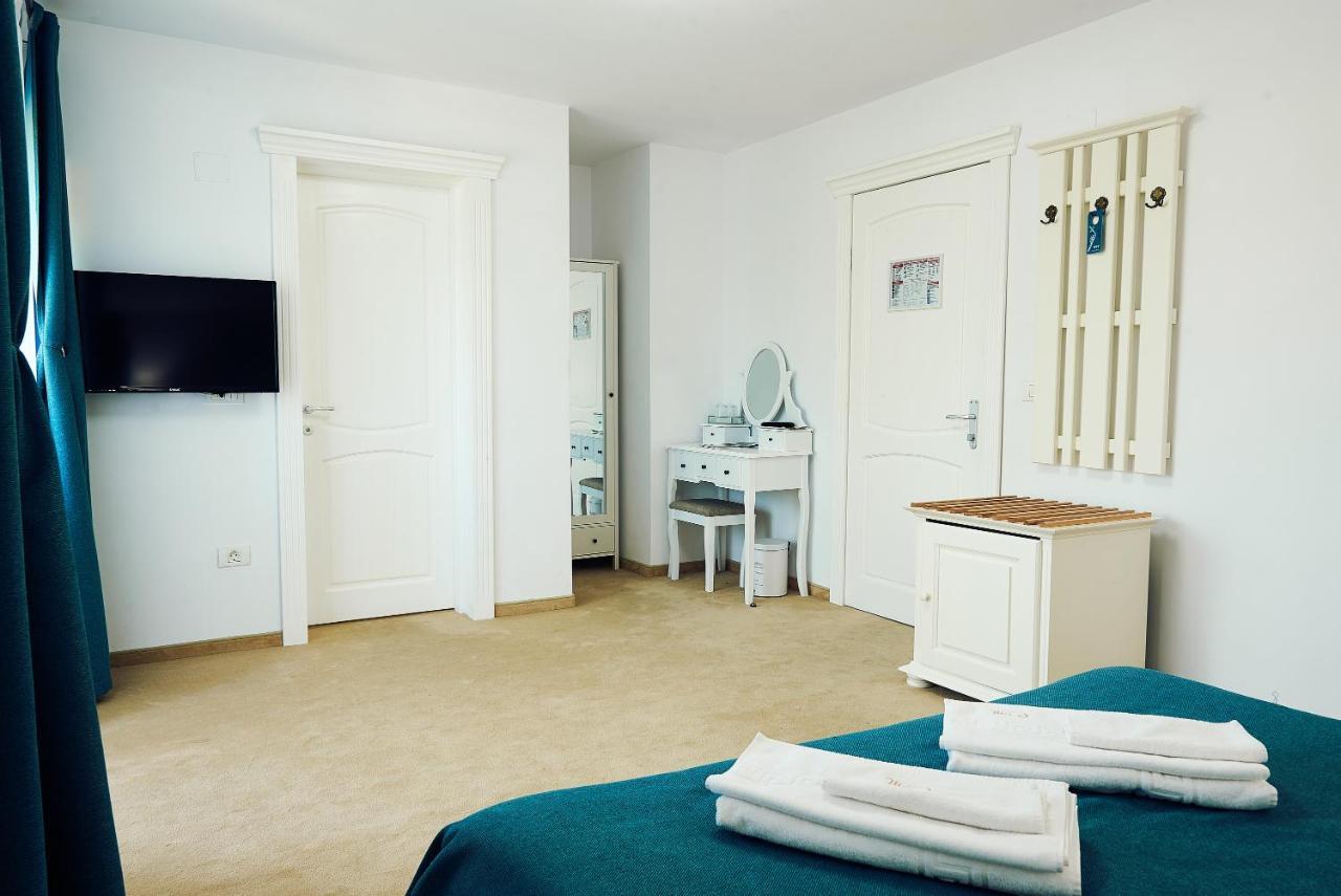 Boutique Hotel Casa Medievala คูร์ตา เด อาร์เจช ภายนอก รูปภาพ
