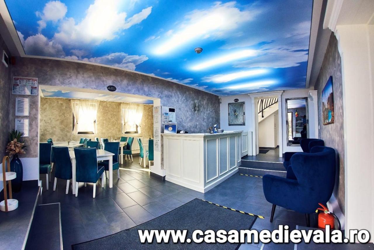 Boutique Hotel Casa Medievala คูร์ตา เด อาร์เจช ภายนอก รูปภาพ