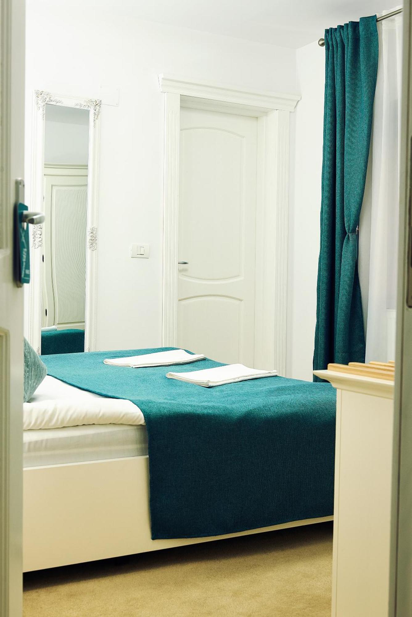 Boutique Hotel Casa Medievala คูร์ตา เด อาร์เจช ภายนอก รูปภาพ