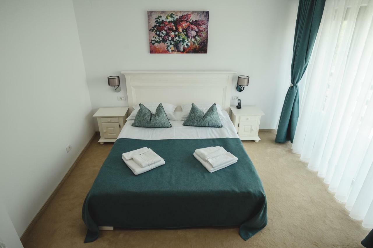 Boutique Hotel Casa Medievala คูร์ตา เด อาร์เจช ภายนอก รูปภาพ