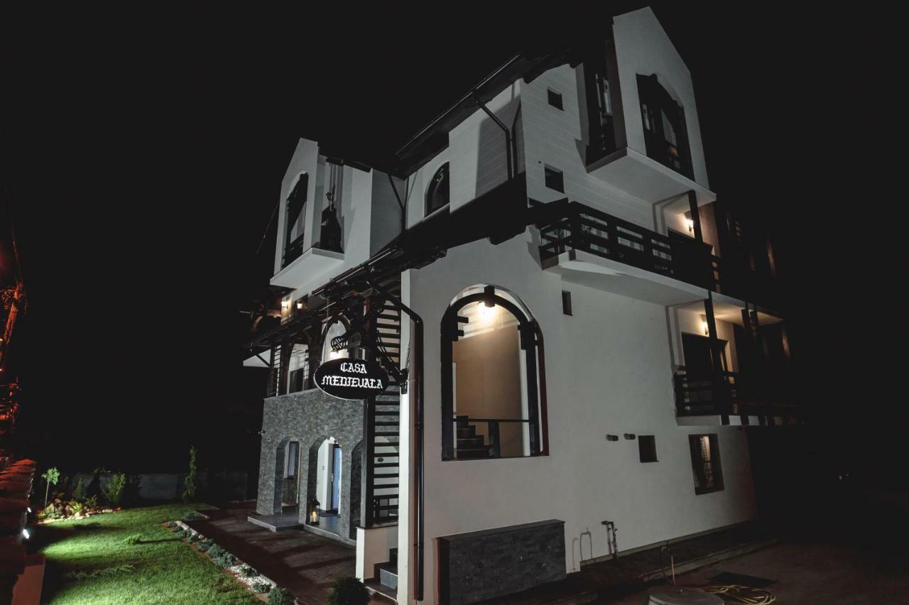 Boutique Hotel Casa Medievala คูร์ตา เด อาร์เจช ภายนอก รูปภาพ