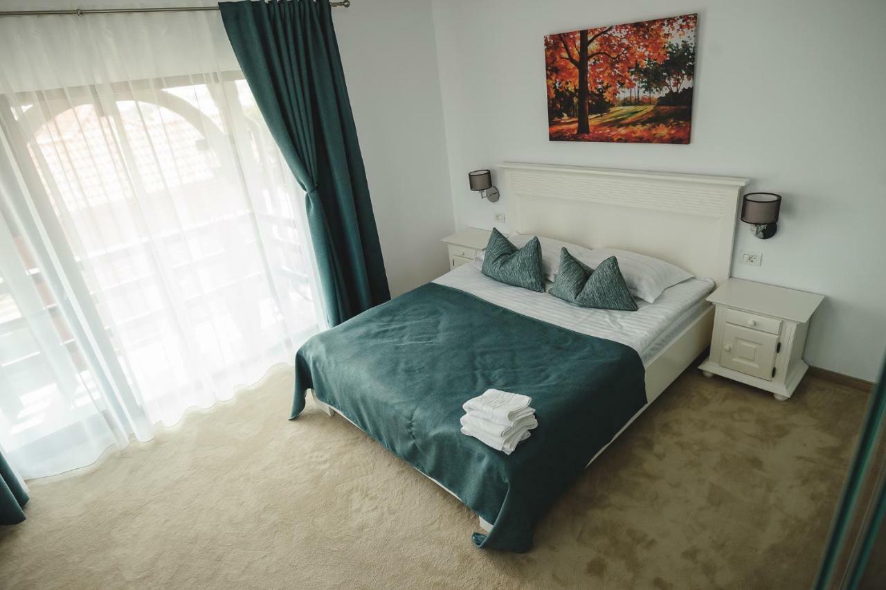 Boutique Hotel Casa Medievala คูร์ตา เด อาร์เจช ภายนอก รูปภาพ