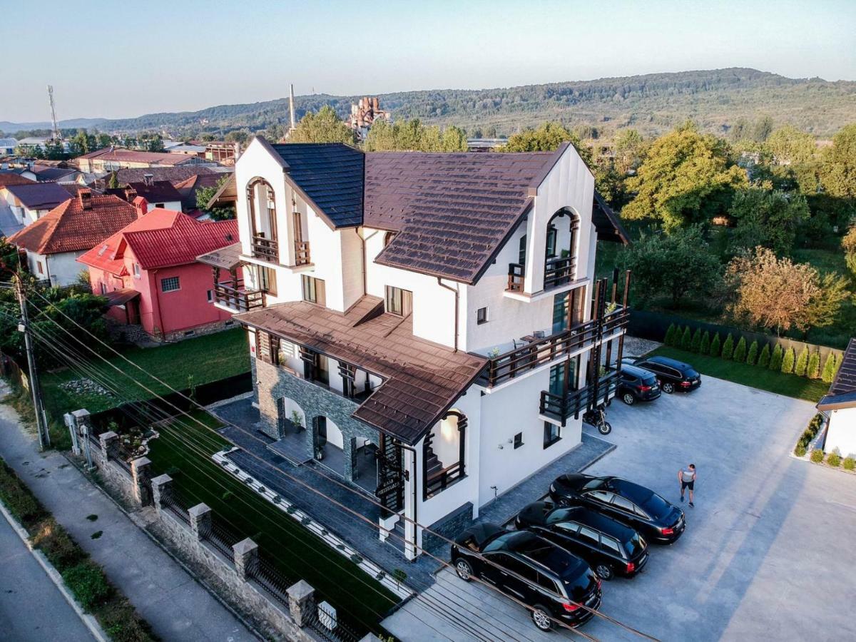Boutique Hotel Casa Medievala คูร์ตา เด อาร์เจช ภายนอก รูปภาพ