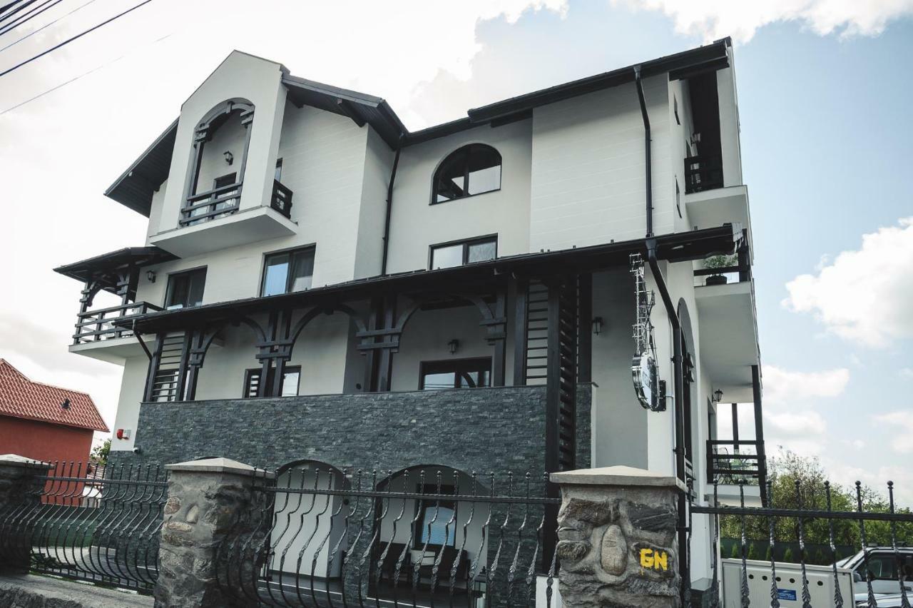 Boutique Hotel Casa Medievala คูร์ตา เด อาร์เจช ภายนอก รูปภาพ